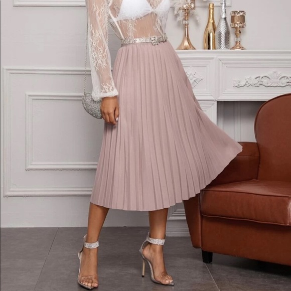 Pleated skirt - Picture 4 of 9